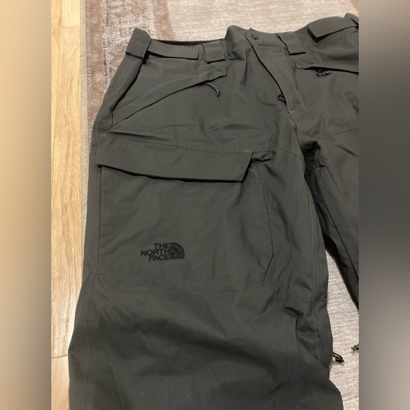 The North Face Mens insulated ski pants - Picture 9 of 9